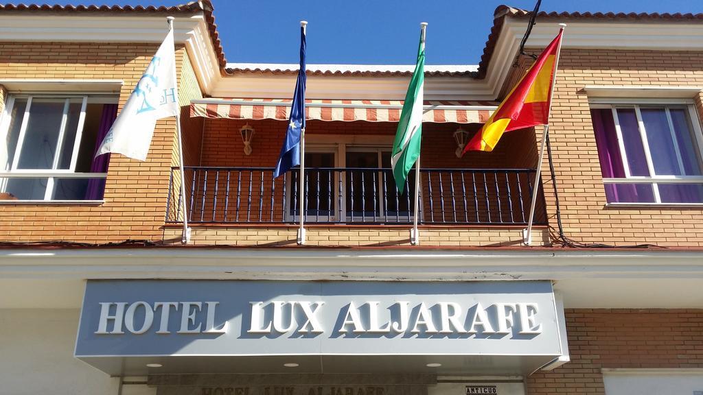 מאיירנה דל אלחראפה Hotel Lux Aljarafe מראה חיצוני תמונה