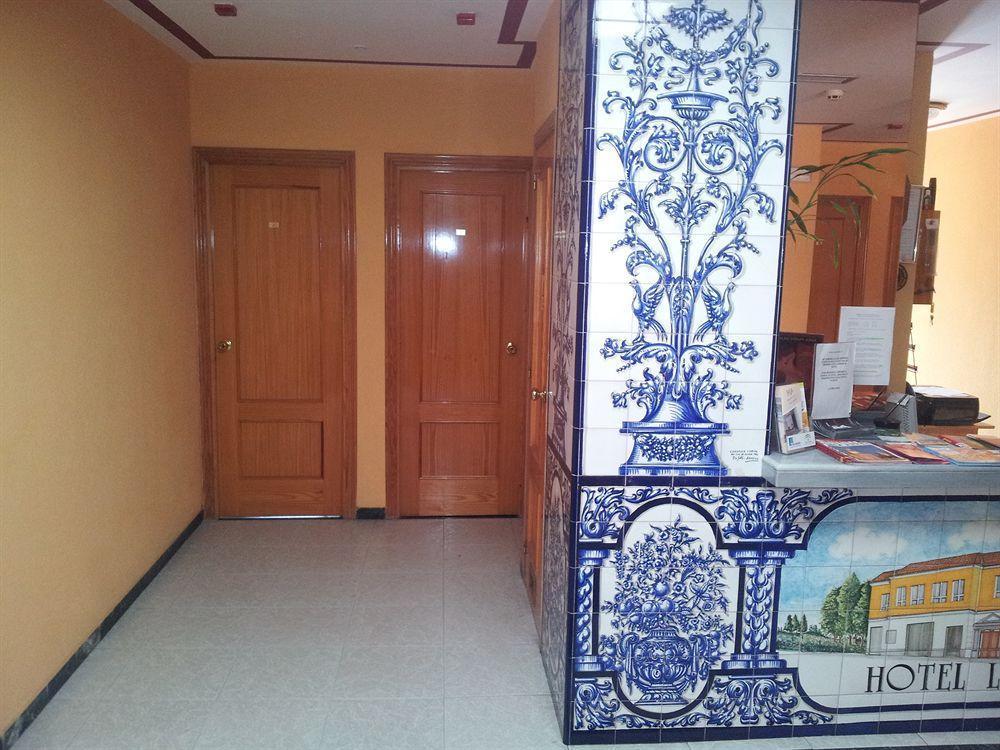 מאיירנה דל אלחראפה Hotel Lux Aljarafe מראה חיצוני תמונה