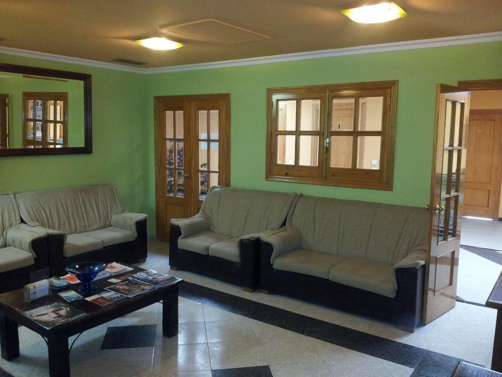 מאיירנה דל אלחראפה Hotel Lux Aljarafe מראה חיצוני תמונה
