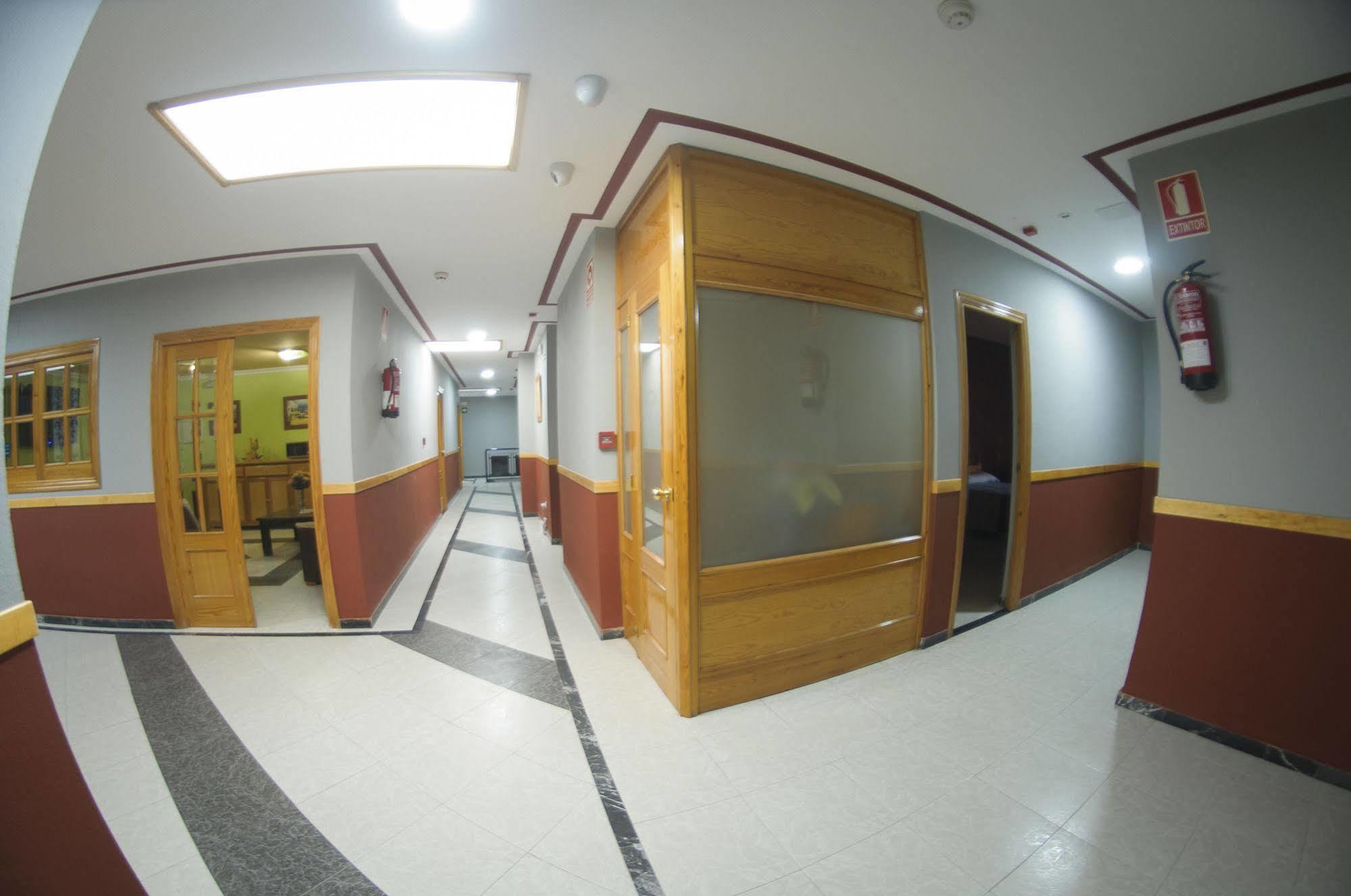 מאיירנה דל אלחראפה Hotel Lux Aljarafe מראה חיצוני תמונה